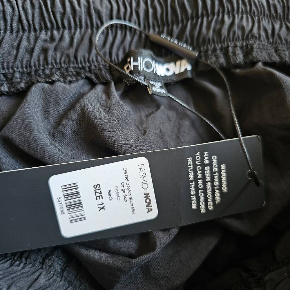 Fashion nova womens Sz 1X black nylon mini cargo skirt - Picture 6 of 7
